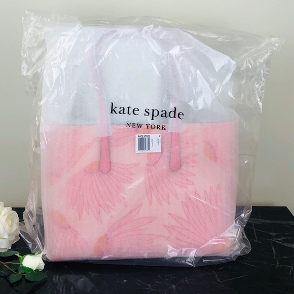 ❤️SOLD OUT❌Kate Spade Molly Flower Falling Tote❤️ - Picture 13 of 16